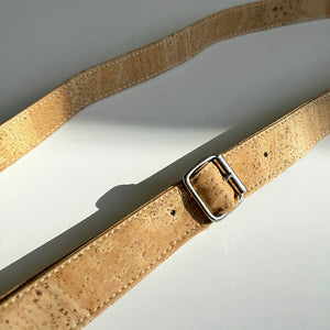Mini natural cork crossbody bag, strap detail