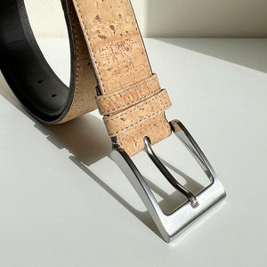 Natural cork belt for men, buckle detail