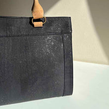 Load image into Gallery viewer, Cork Handbag with Traditional Portuguese Tiles - Natural and Black